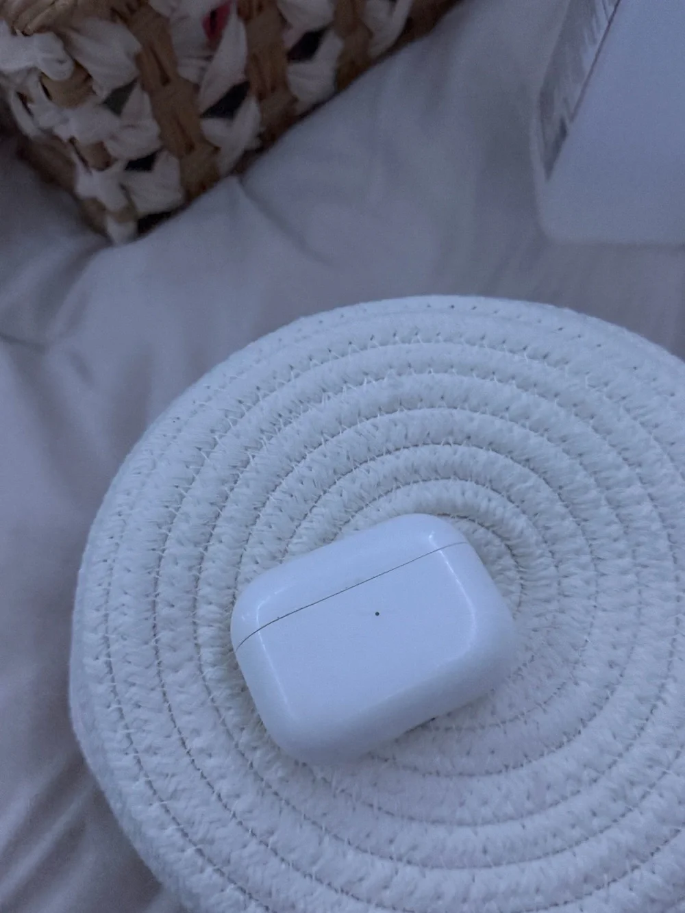 Apple White AirPod Pros 1